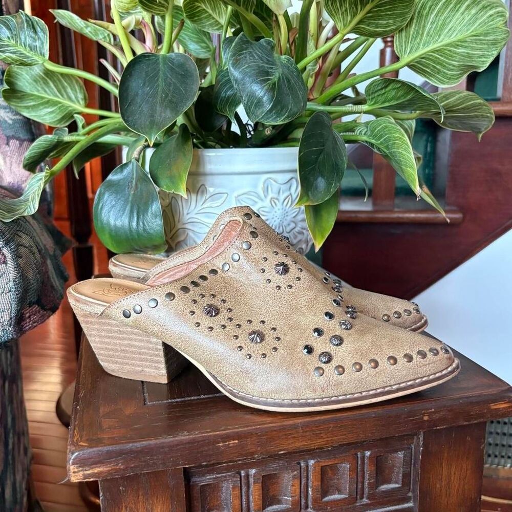 Tan Brown Mules Studded Grunge Western hardware Heel Shoes Beast Fashion sz 7.5